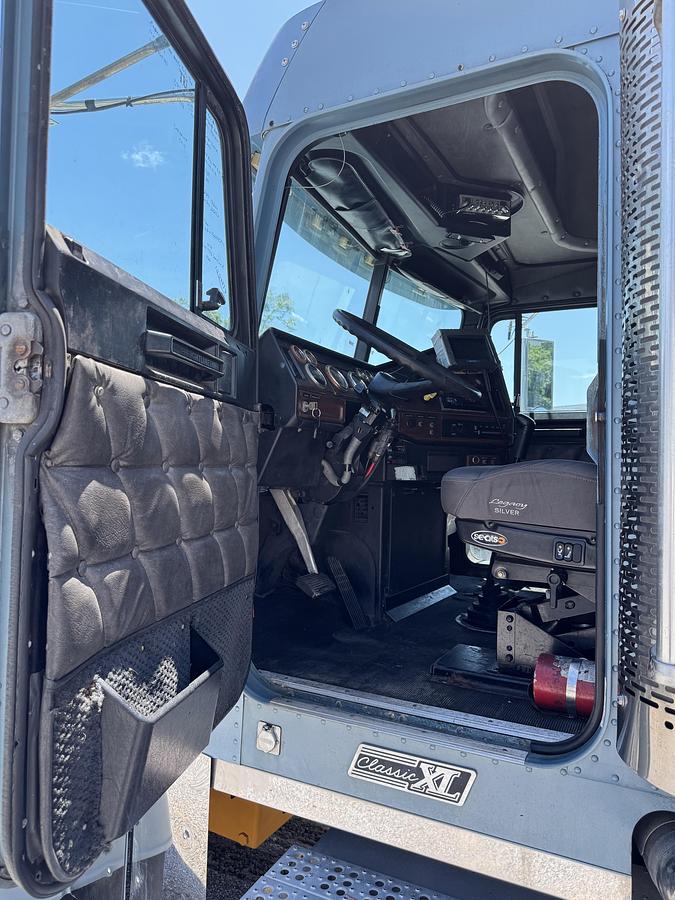 Used 2006 Freightliner® CLASSIC XL