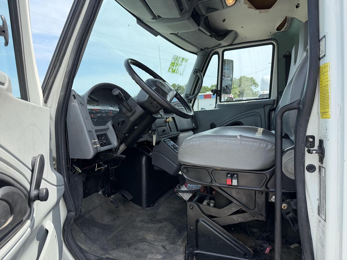 Used 2004 INTERNATIONAL 4300