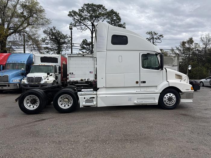 Used 2003 VOLVO VNL 64T