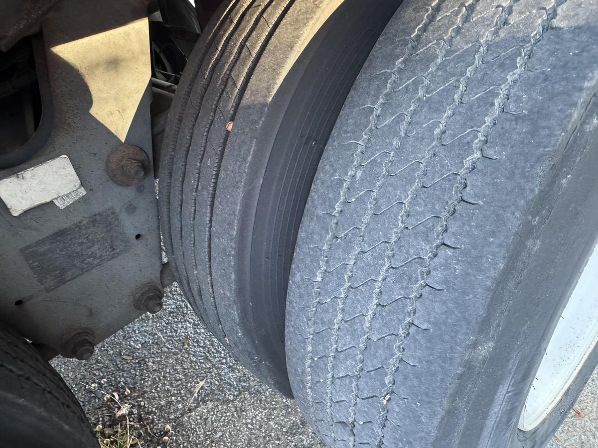 Used 2005 GREAT DANE 53FT DRYVAN TRAILERS WITH LIFTGATES