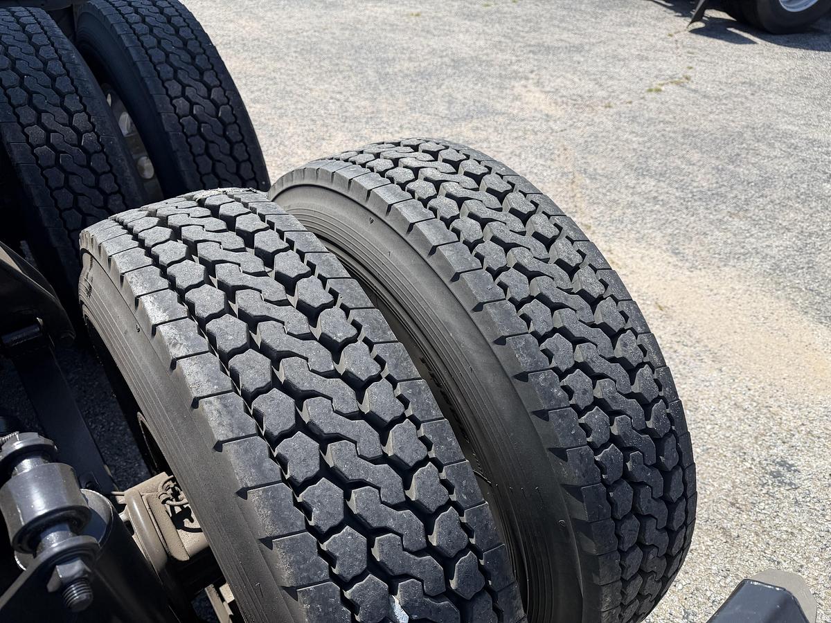 Used 2019 Freightliner CASCADIA 126