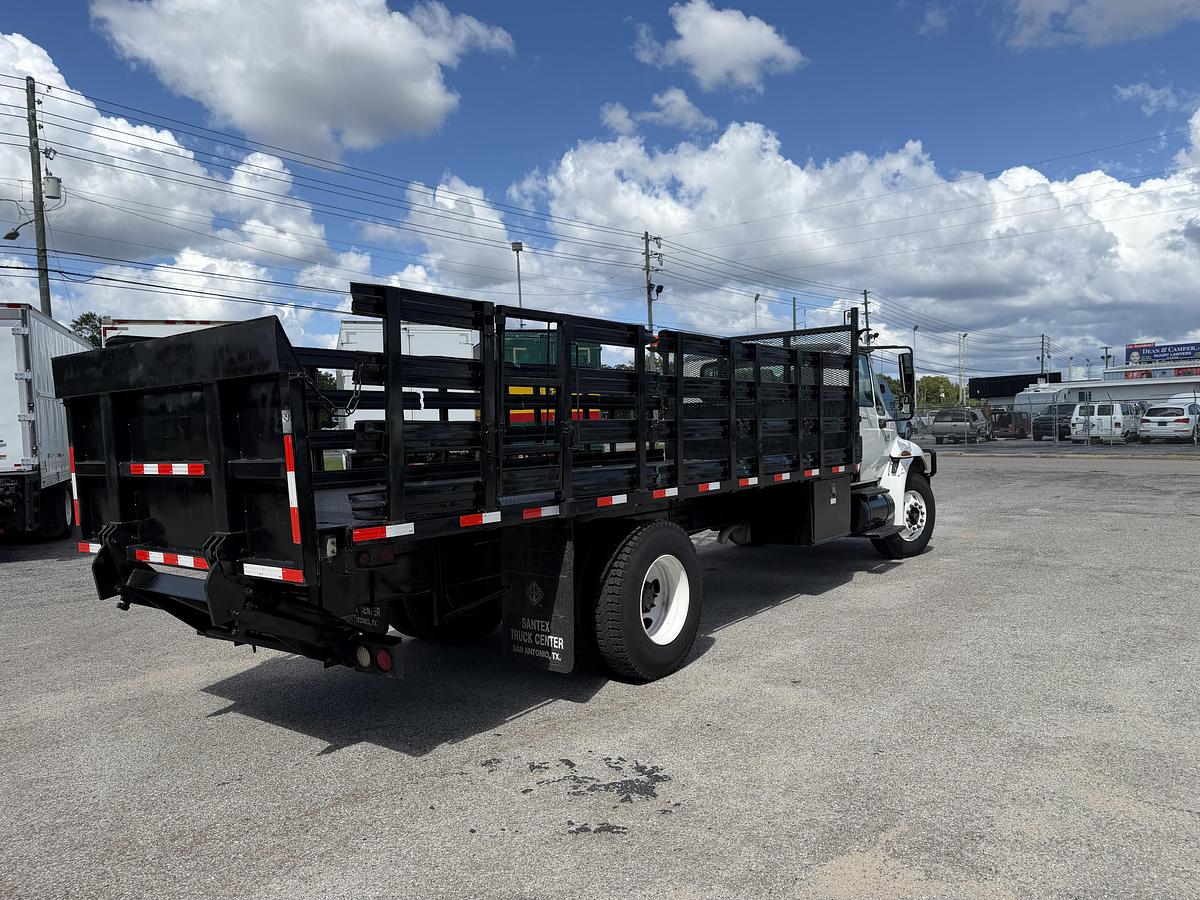 Used 2004 INTERNATIONAL 4300