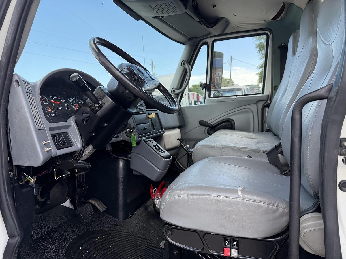 Used 2004 INTERNATIONAL 4300