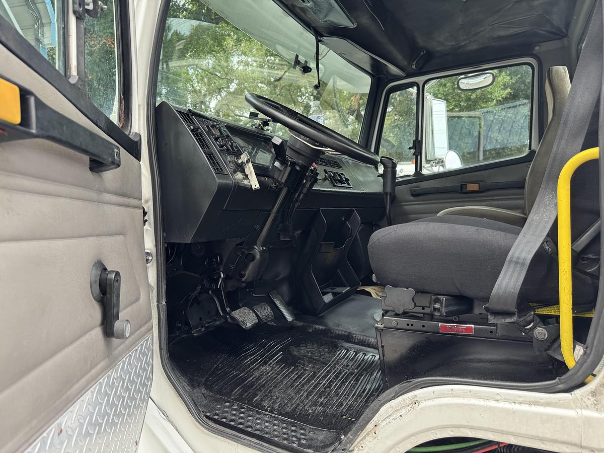 Used 2004 Freightliner® FL112