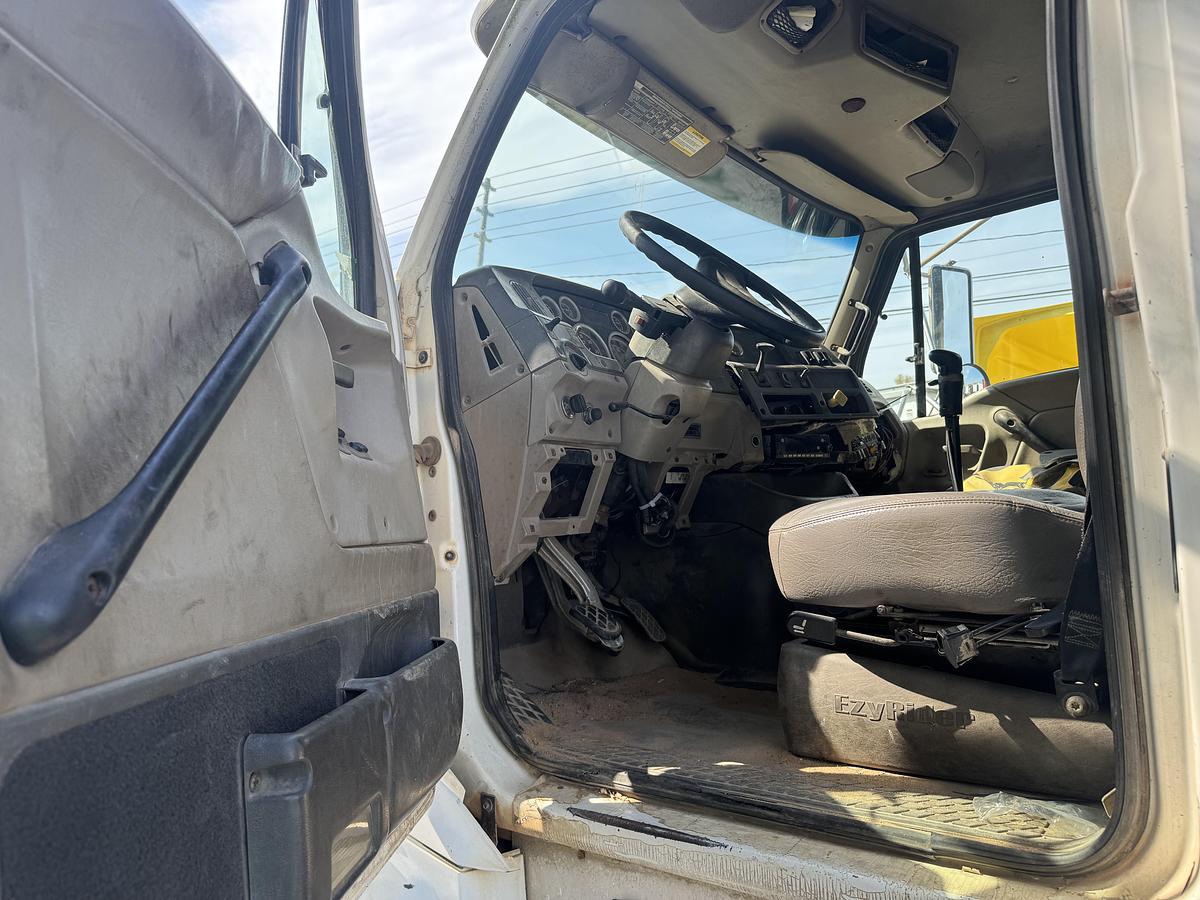 Used 2006 STERLING LT9500