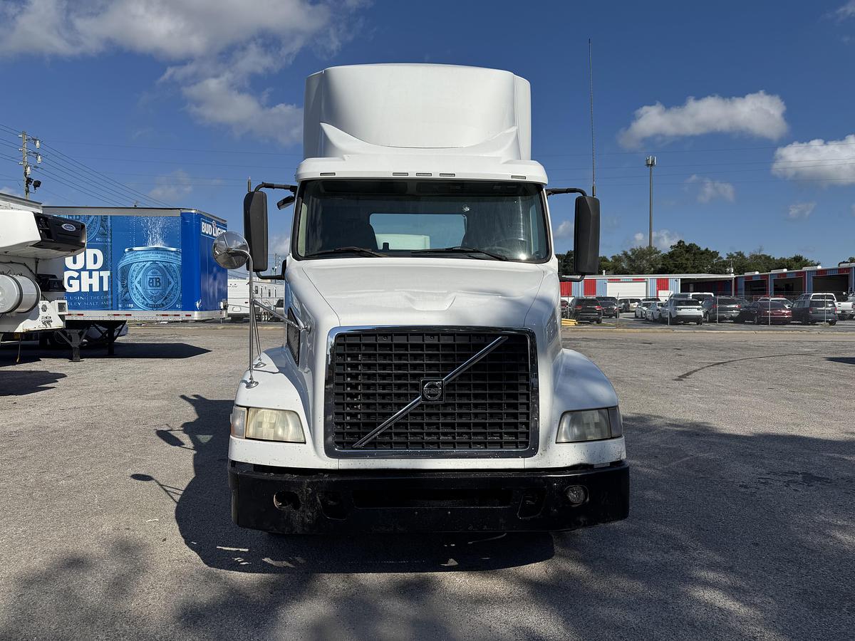 Used 2013 VOLVO VNM 64T