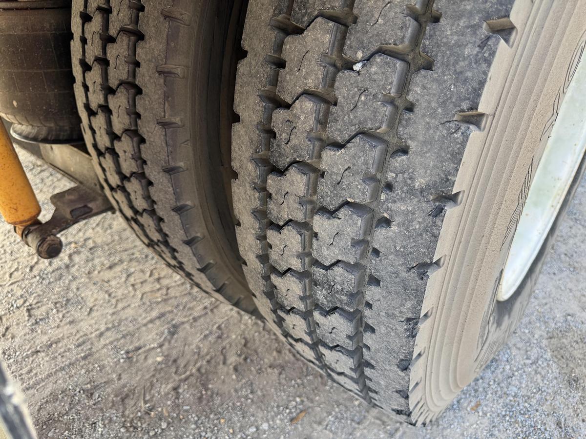 Used 2000 INTERNATIONAL 4900