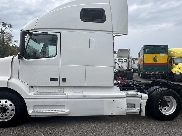 Used 2003 VOLVO VNL 64T
