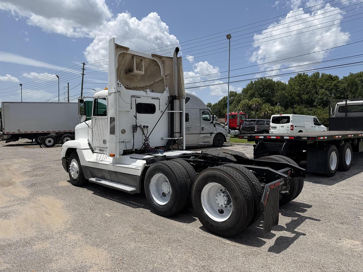 Used 2000 Freightliner FLD 120