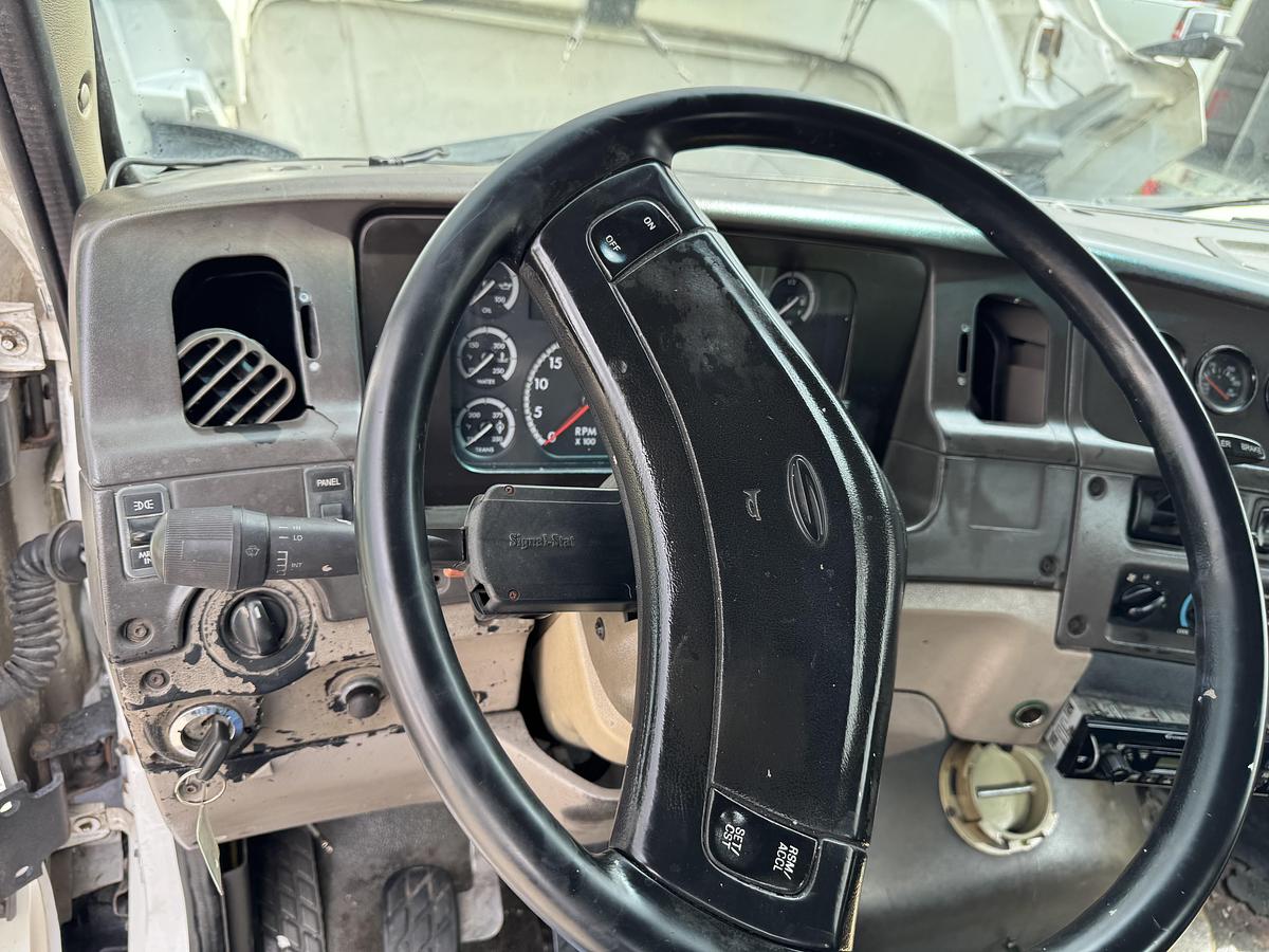 Used 2005 STERLING 9500