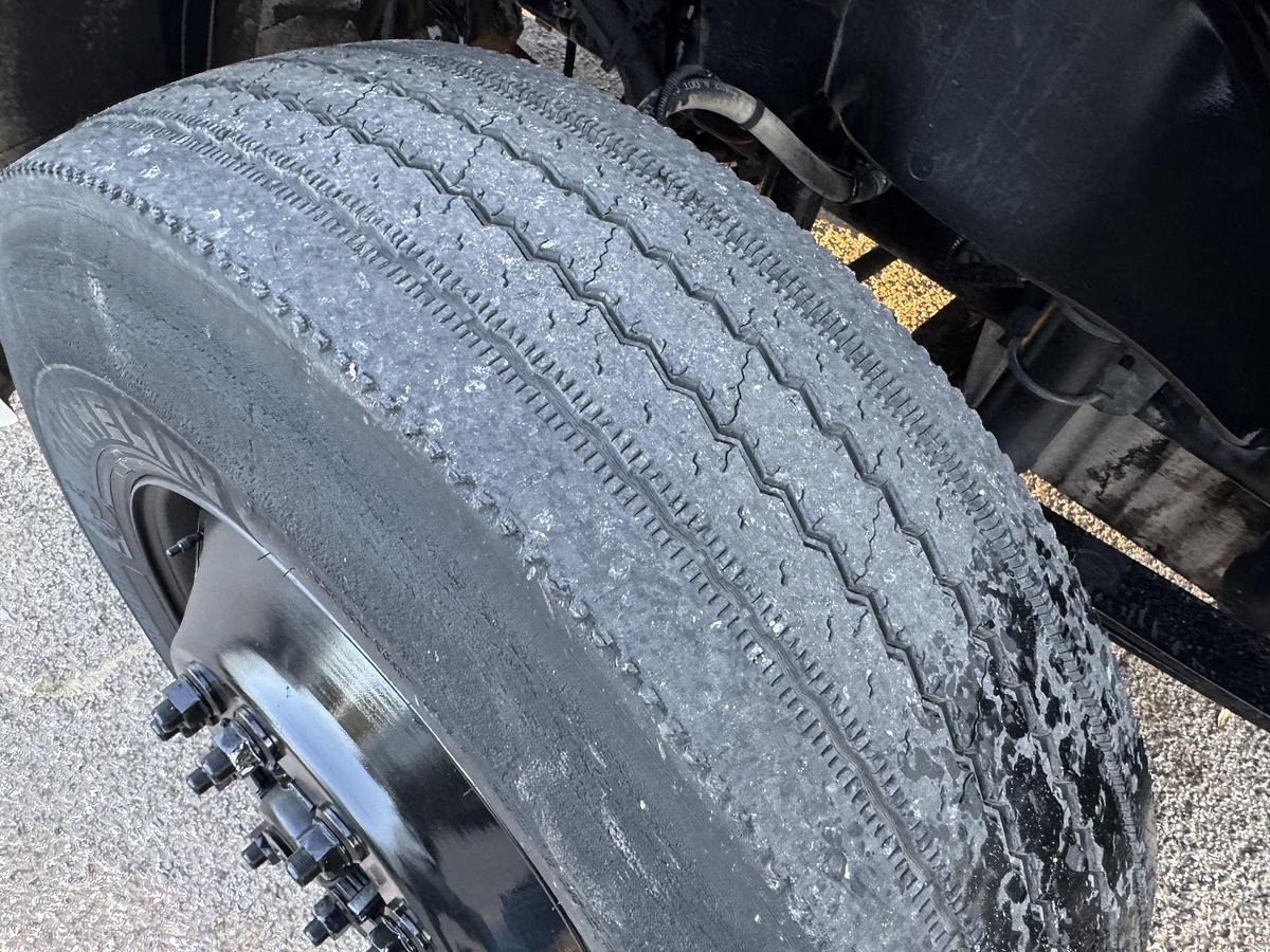 Used 2005 Freightliner® COLUMBIA