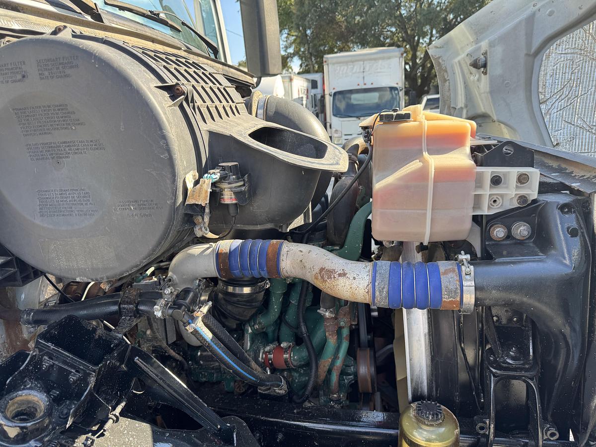 Used 2013 VOLVO VNM 64T