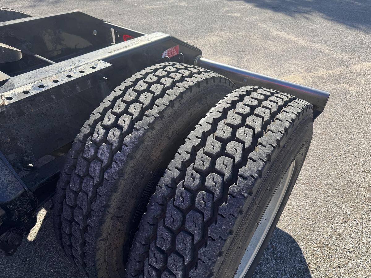 Used 2013 VOLVO VNL 64T