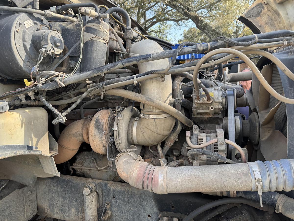 Used 2006 STERLING LT9500