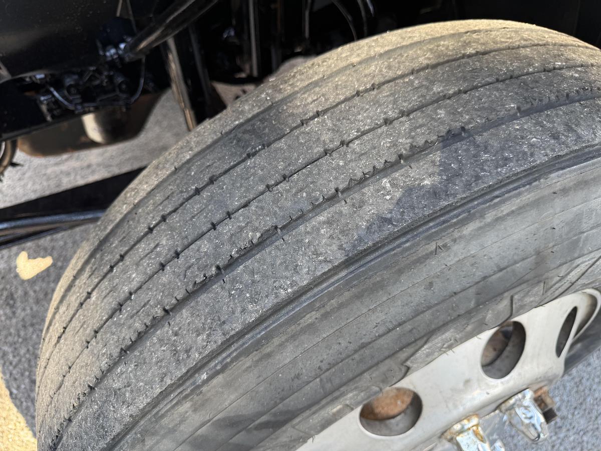 Used 2013 VOLVO VNM 64T