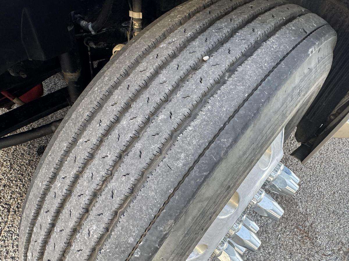 Used 2005 VOLVO VNL 780