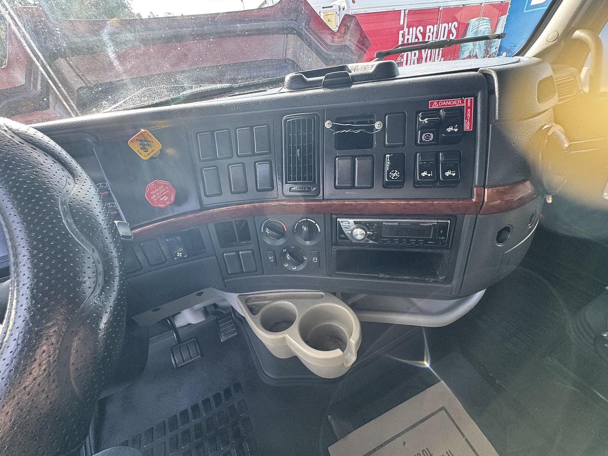 Used 2007 VOLVO VNL 780