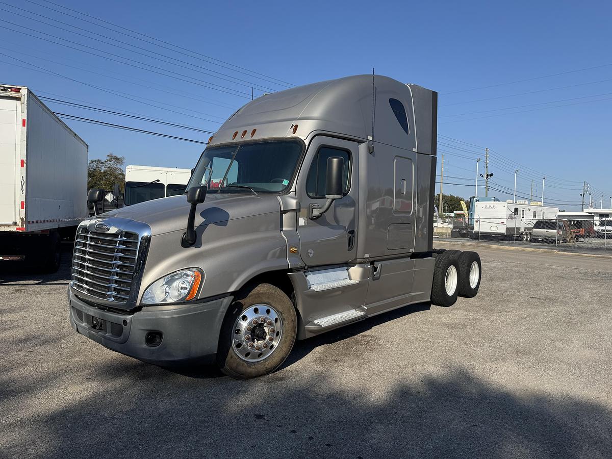 Used 2013 Freightliner® CASCADIA