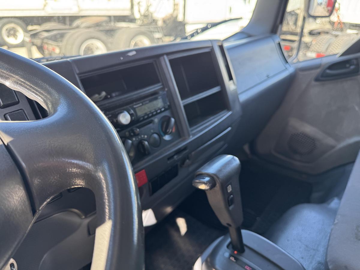 Used 2011 ISUZU NPR