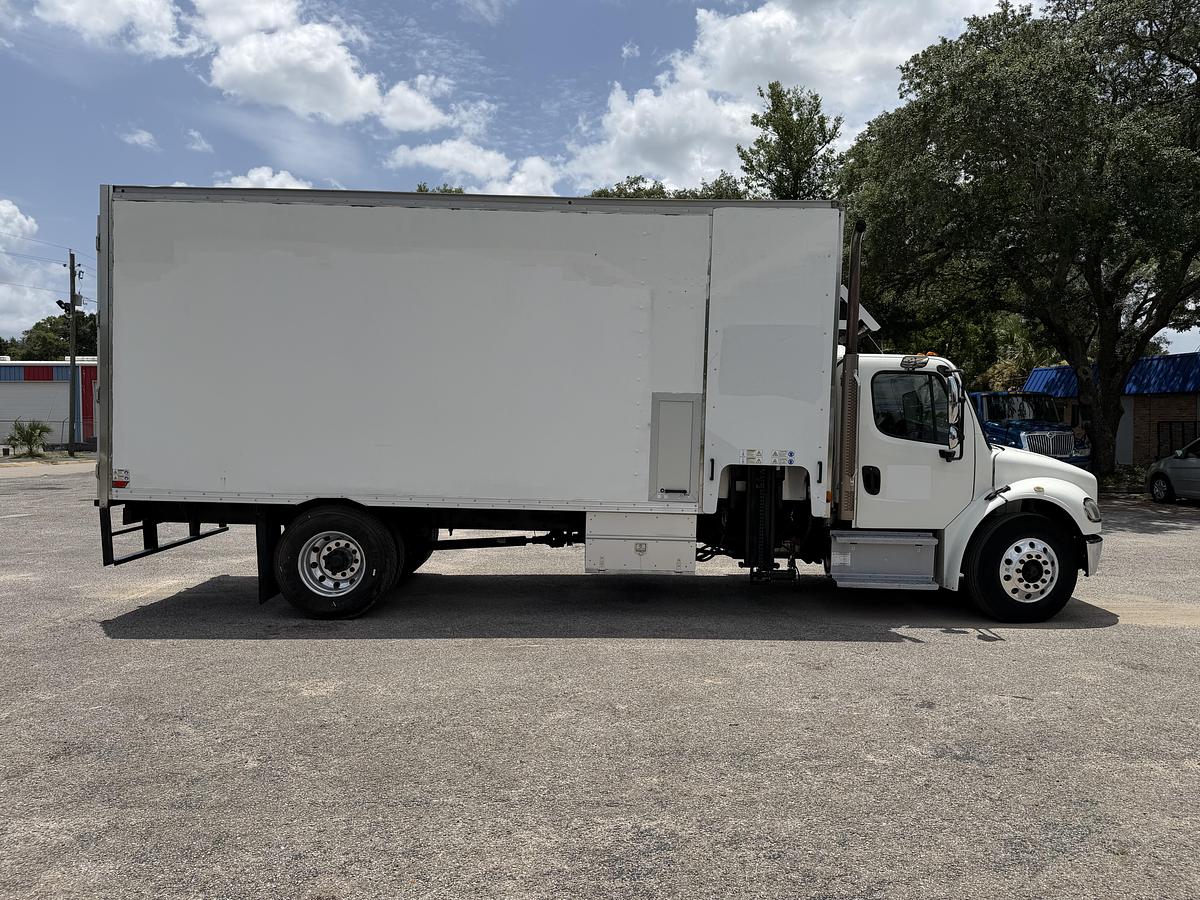 Used 2019 Freightliner M2 106
