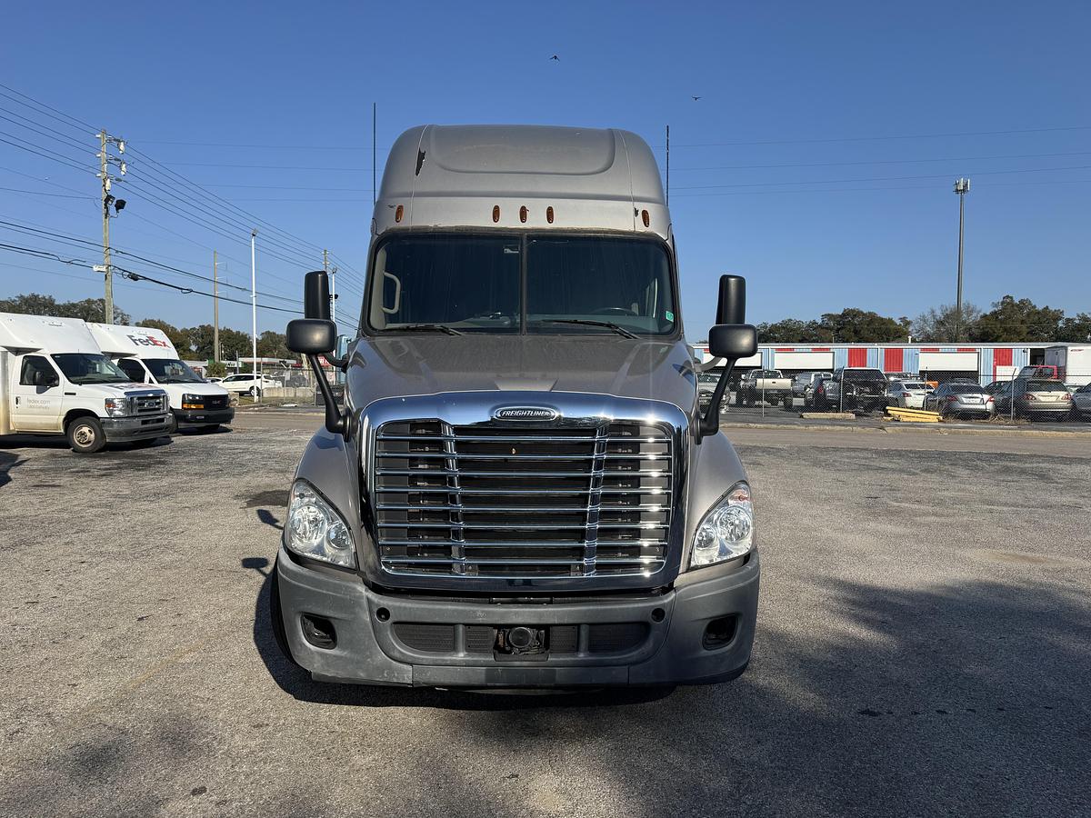Used 2013 Freightliner® CASCADIA