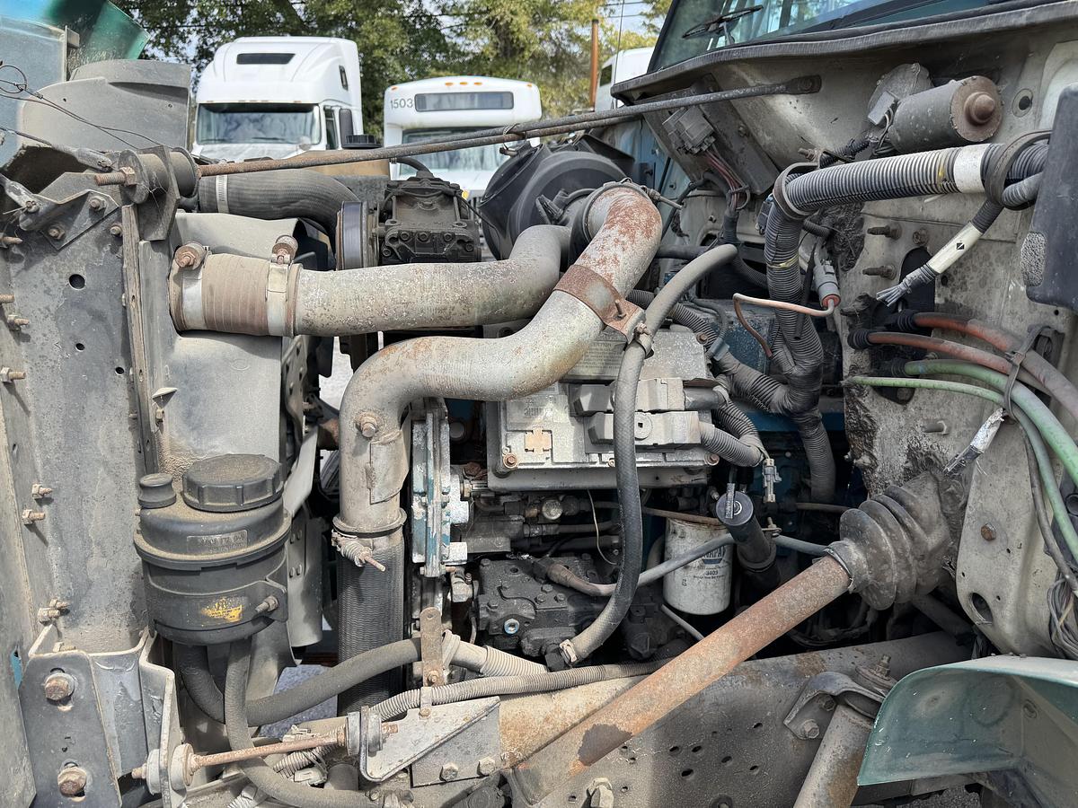 Used 2000 INTERNATIONAL 4900