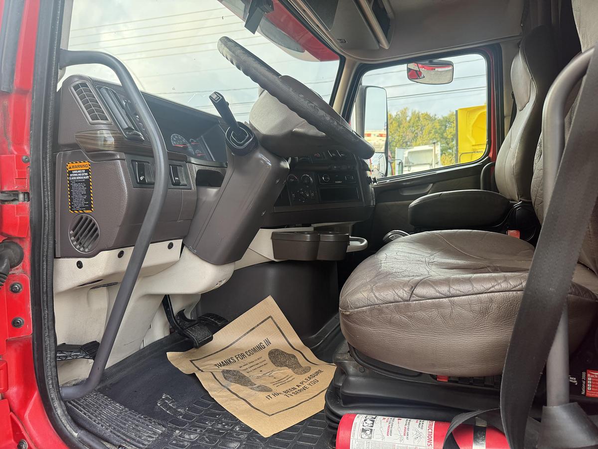 Used 2013 VOLVO VNL 64T