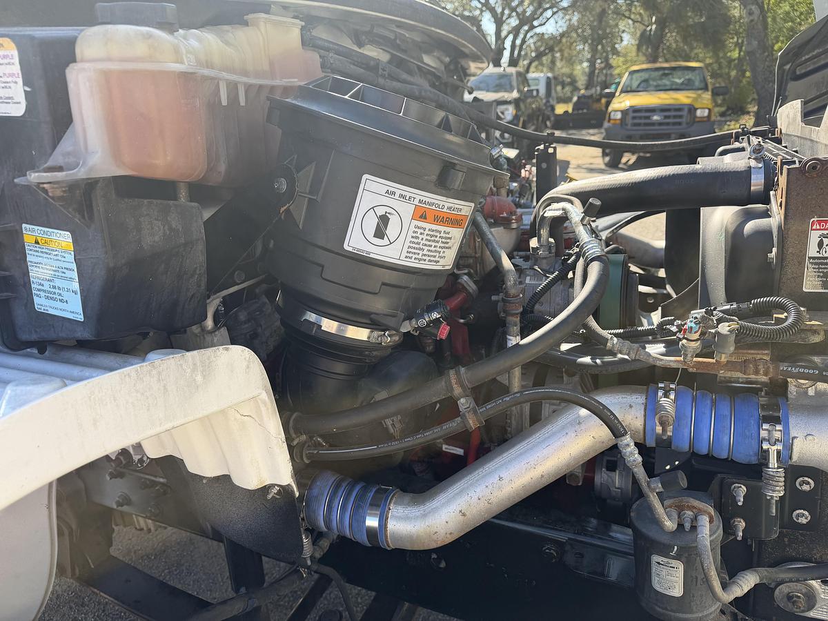 Used 2015 Freightliner M2 106