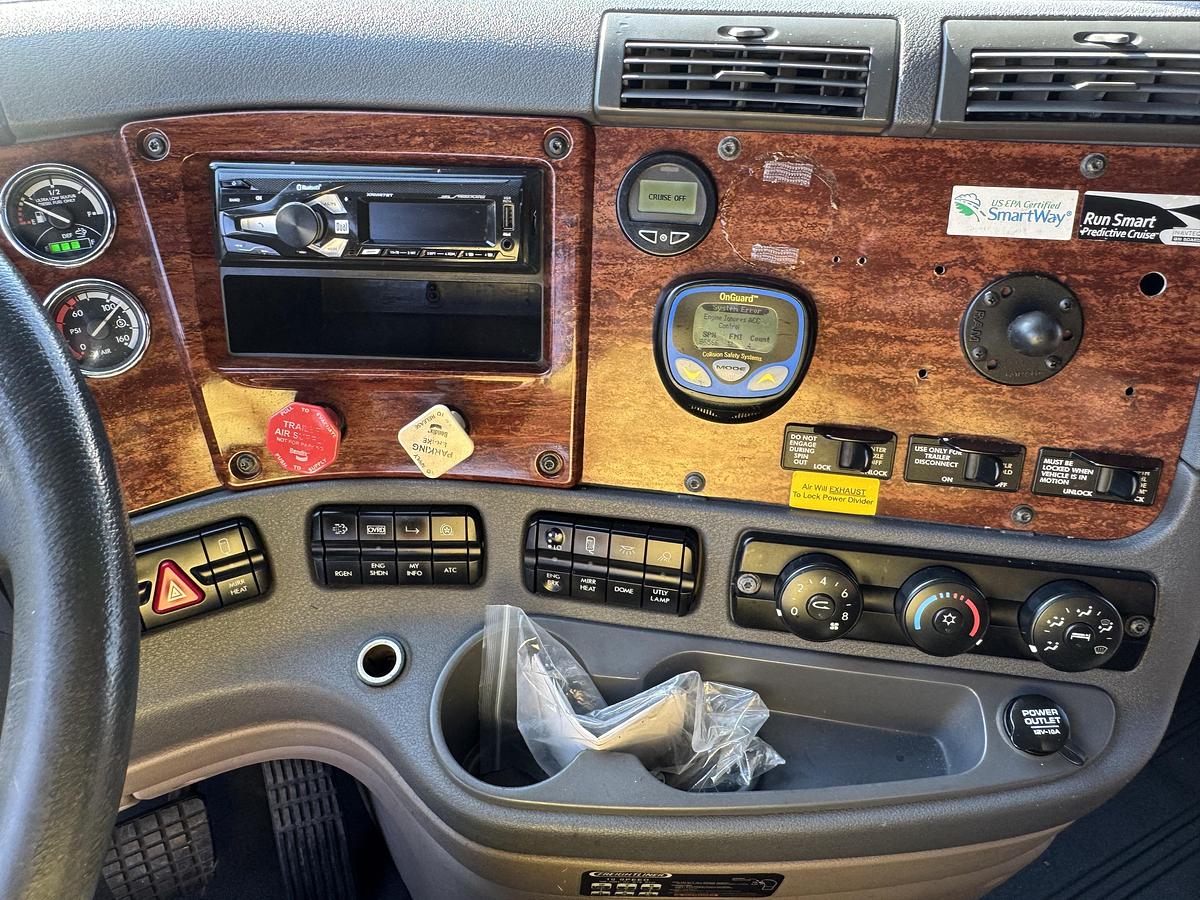 Used 2013 Freightliner® CASCADIA