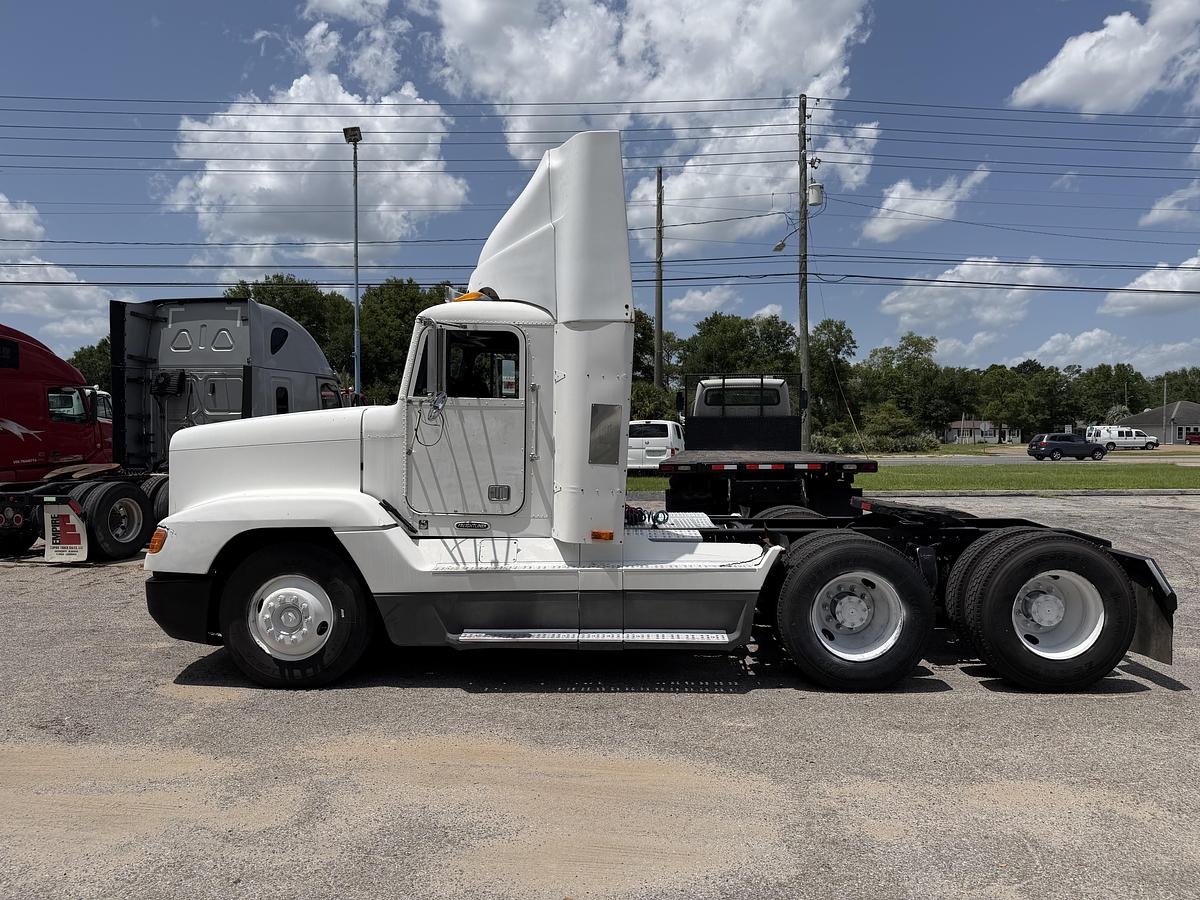 Used 2000 Freightliner FLD 120