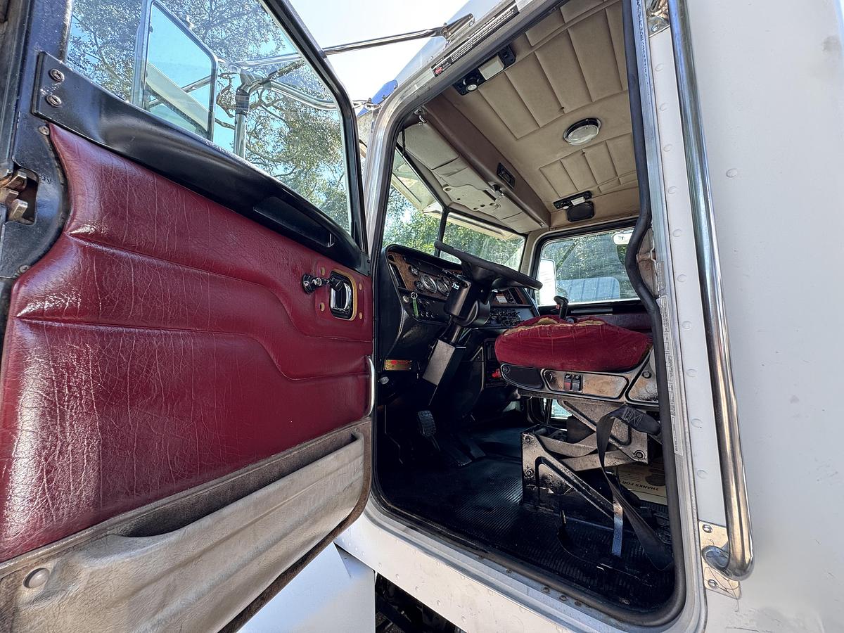 Used 2006 Peterbilt 385