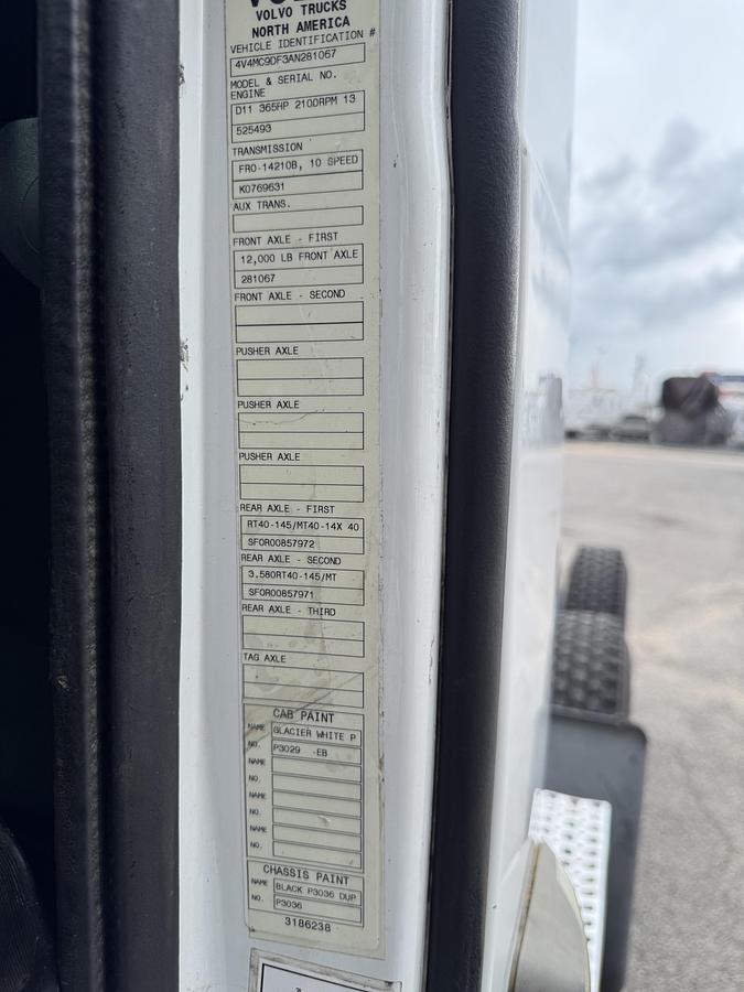 Used 2010 VOLVO VNM64T