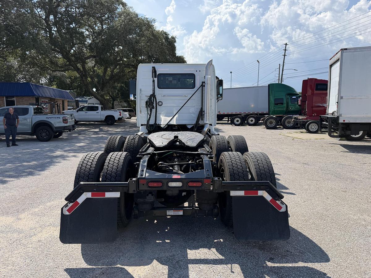 Used 2022 VOLVO VNR