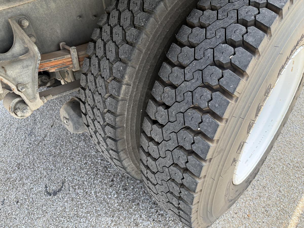 Used 2004 INTERNATIONAL 4300