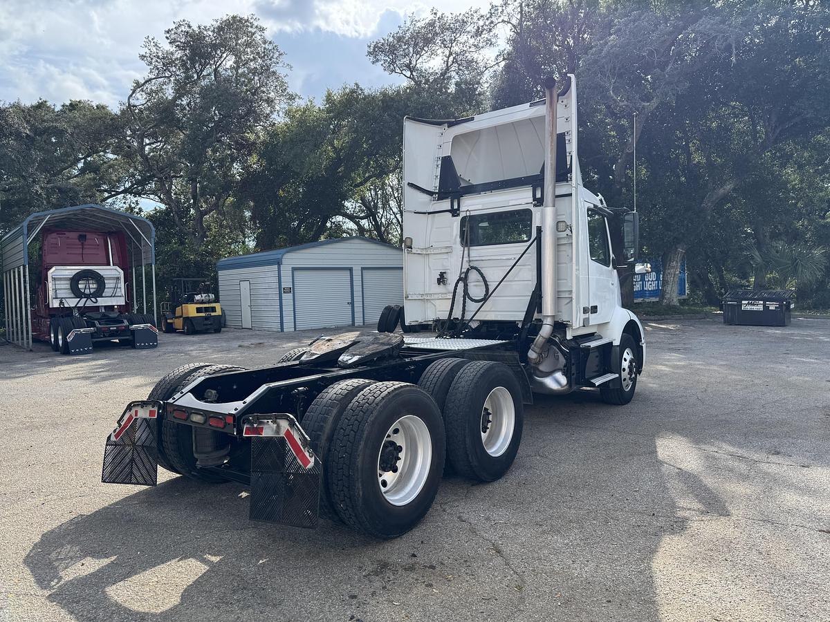 Used 2020 VOLVO VNR