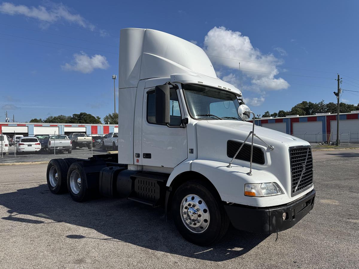 Used 2012 VOLVO VNM 64T