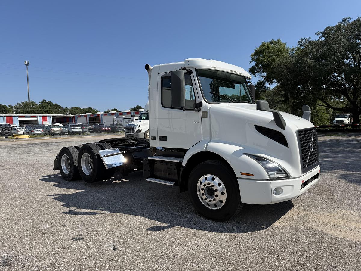 Used 2022 VOLVO VNR
