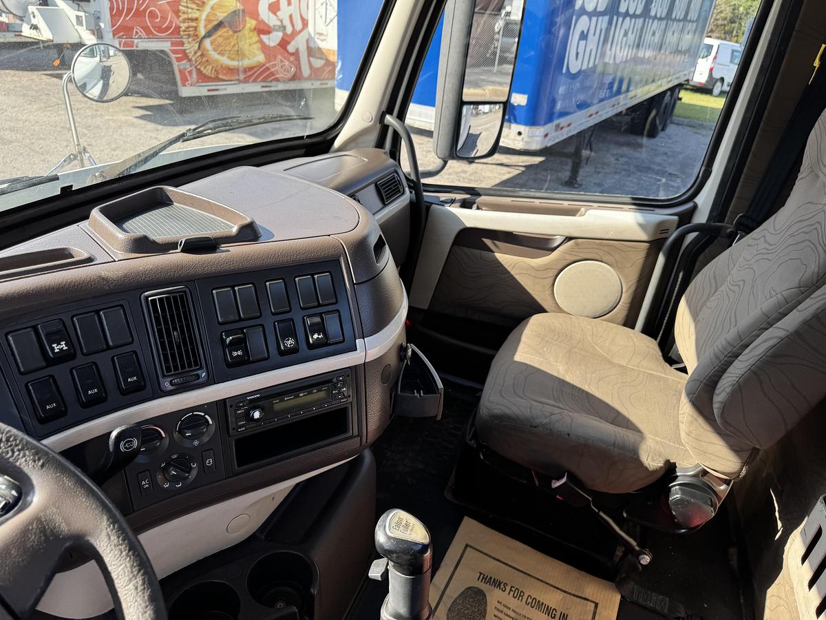 Used 2012 VOLVO VNM 64T