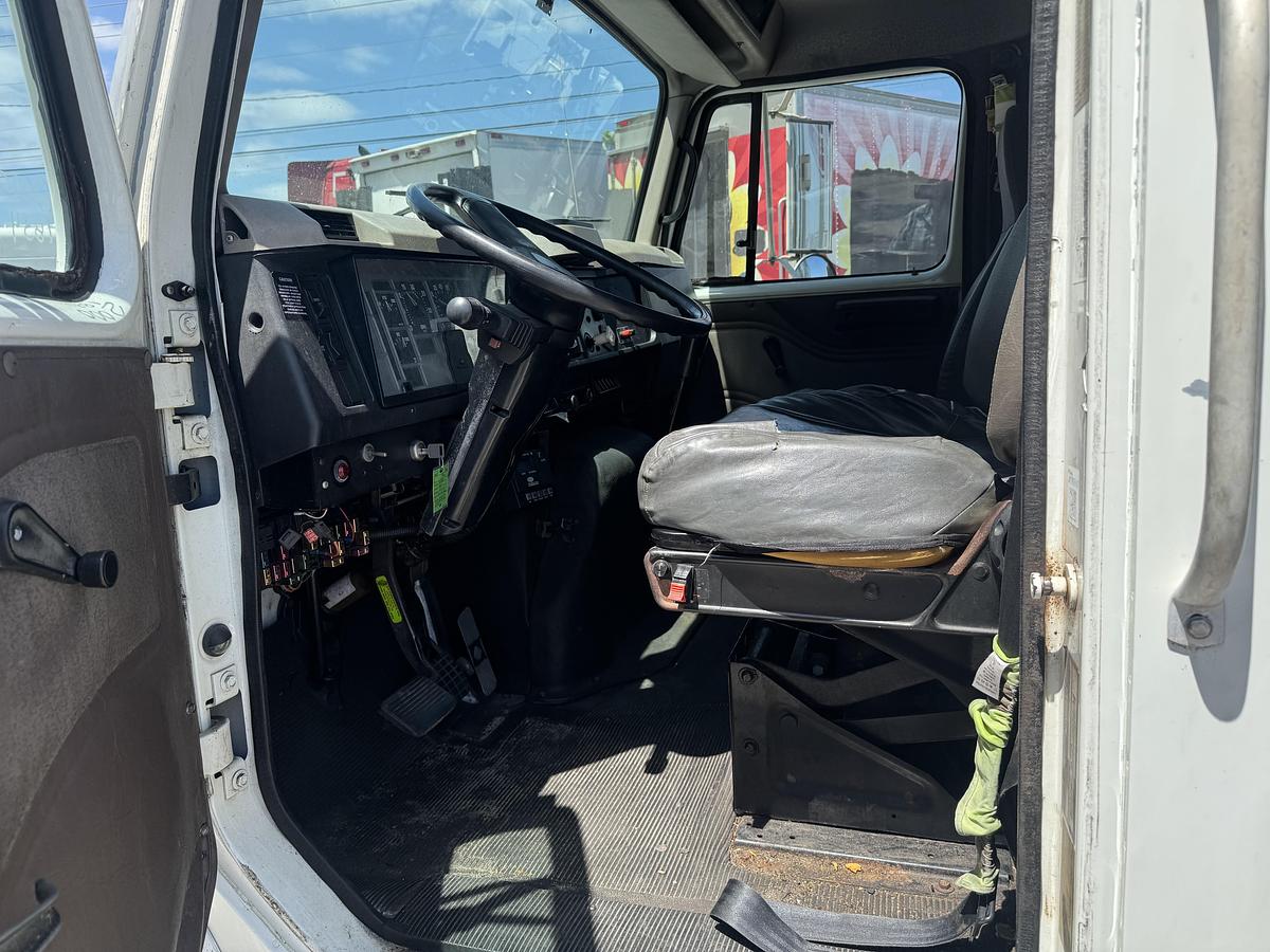Used 2001 INTERNATIONAL 4700