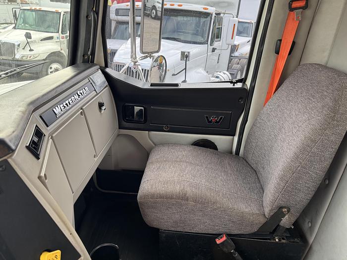 Used 2016 WESTERN STAR 4700 SF