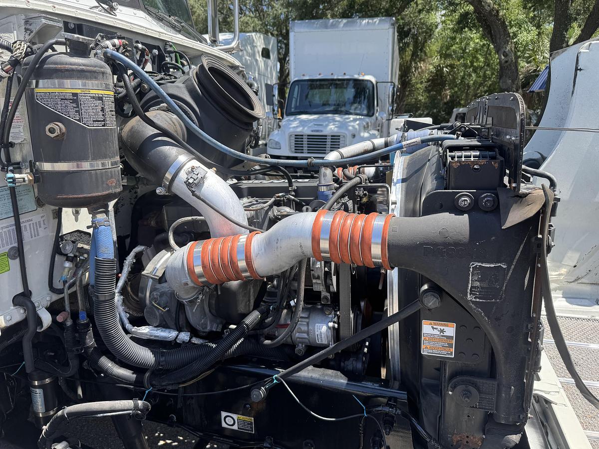 Used 2012 PETERBILT 330