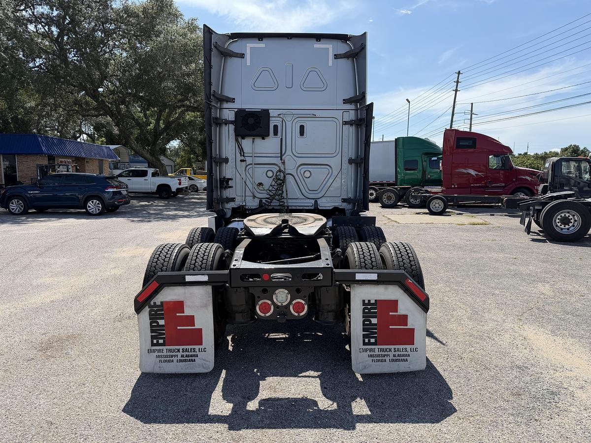 Used 2019 Freightliner CASCADIA 126