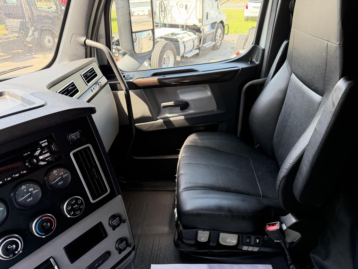 Used 2019 Freightliner CASCADIA 126