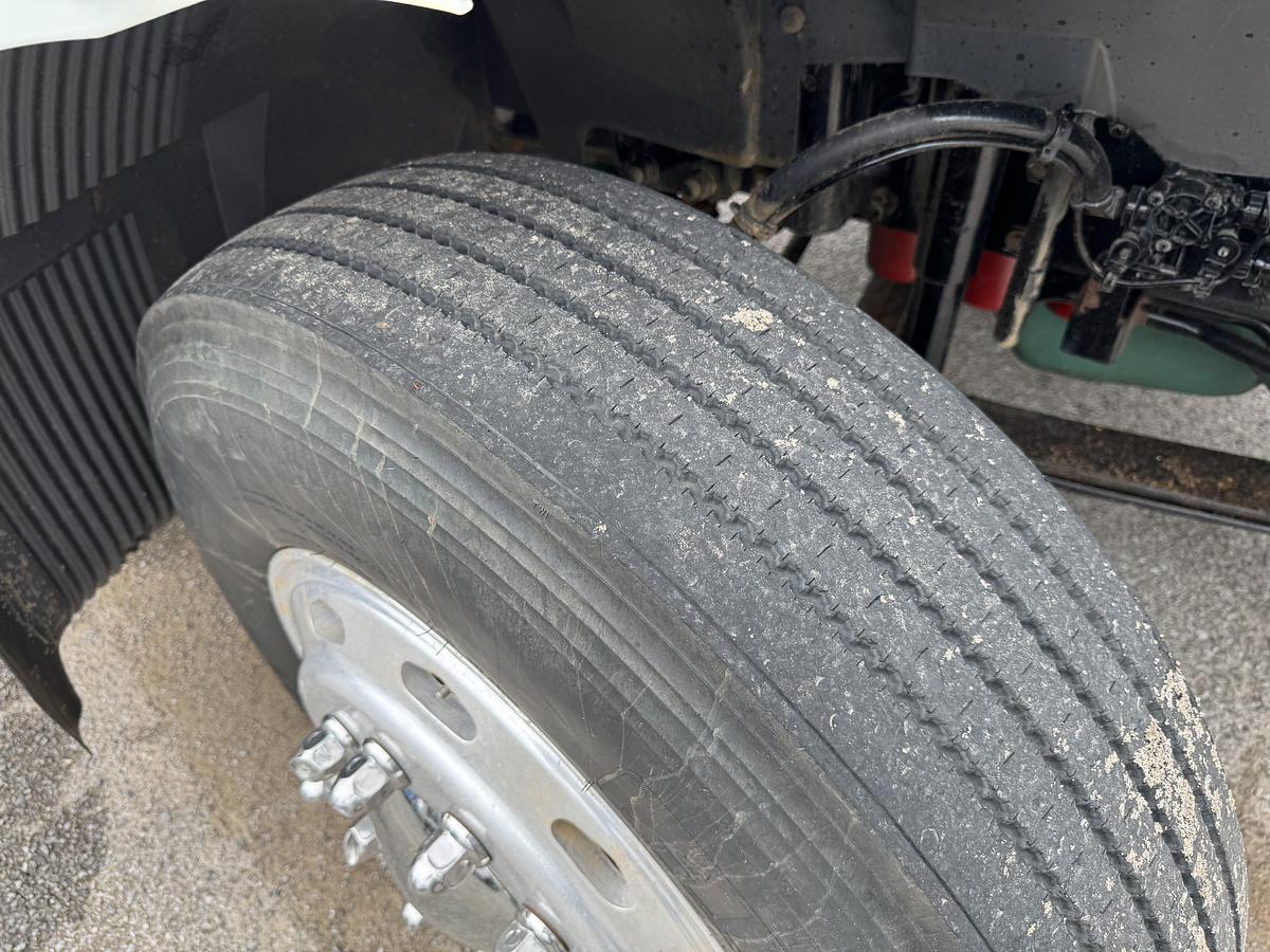 Used 2010 VOLVO VNM64T