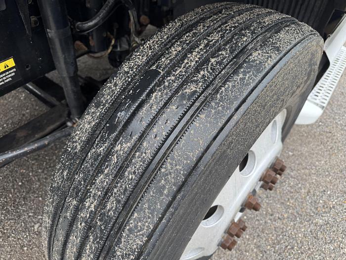 Used 2003 VOLVO VNL 64T