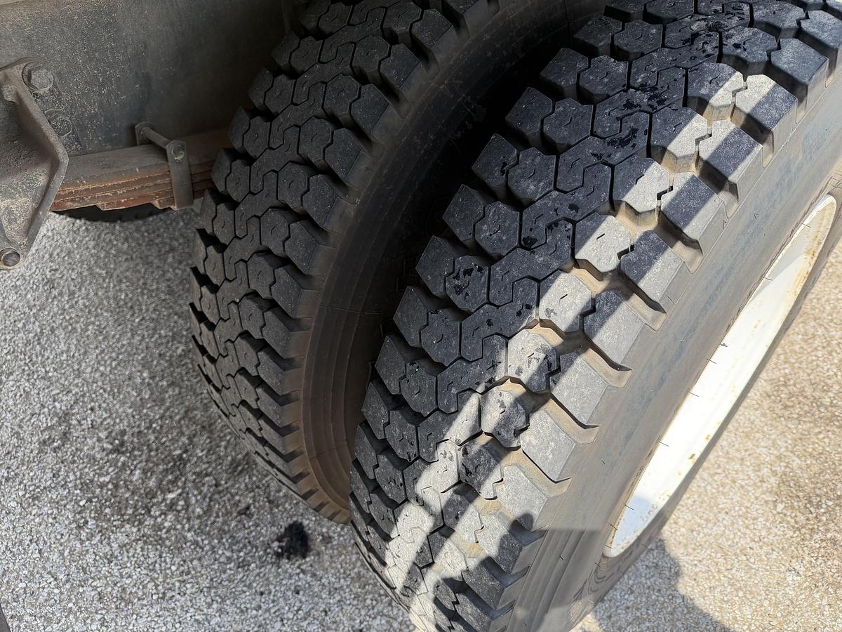 Used 2004 INTERNATIONAL 4300