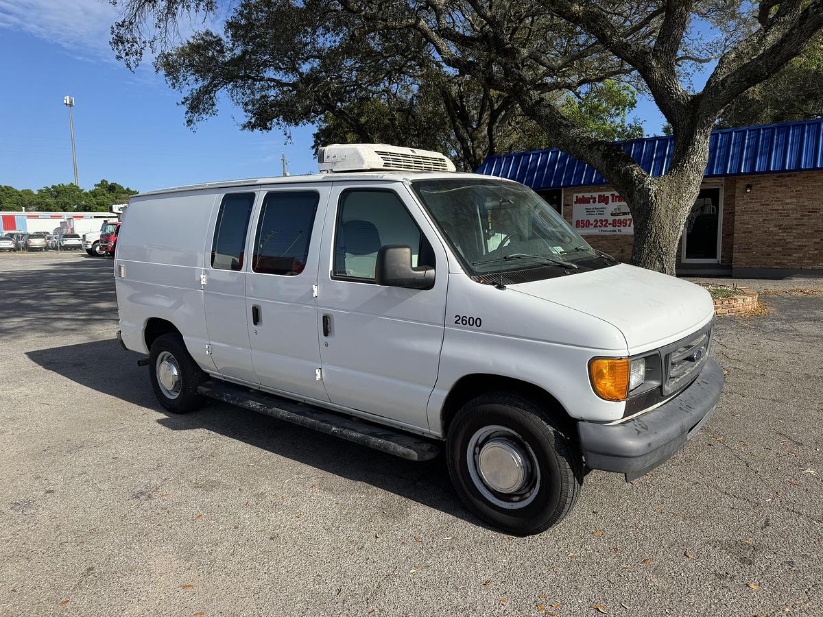 Used 2006 FORD ECONOLINE VAN E-150