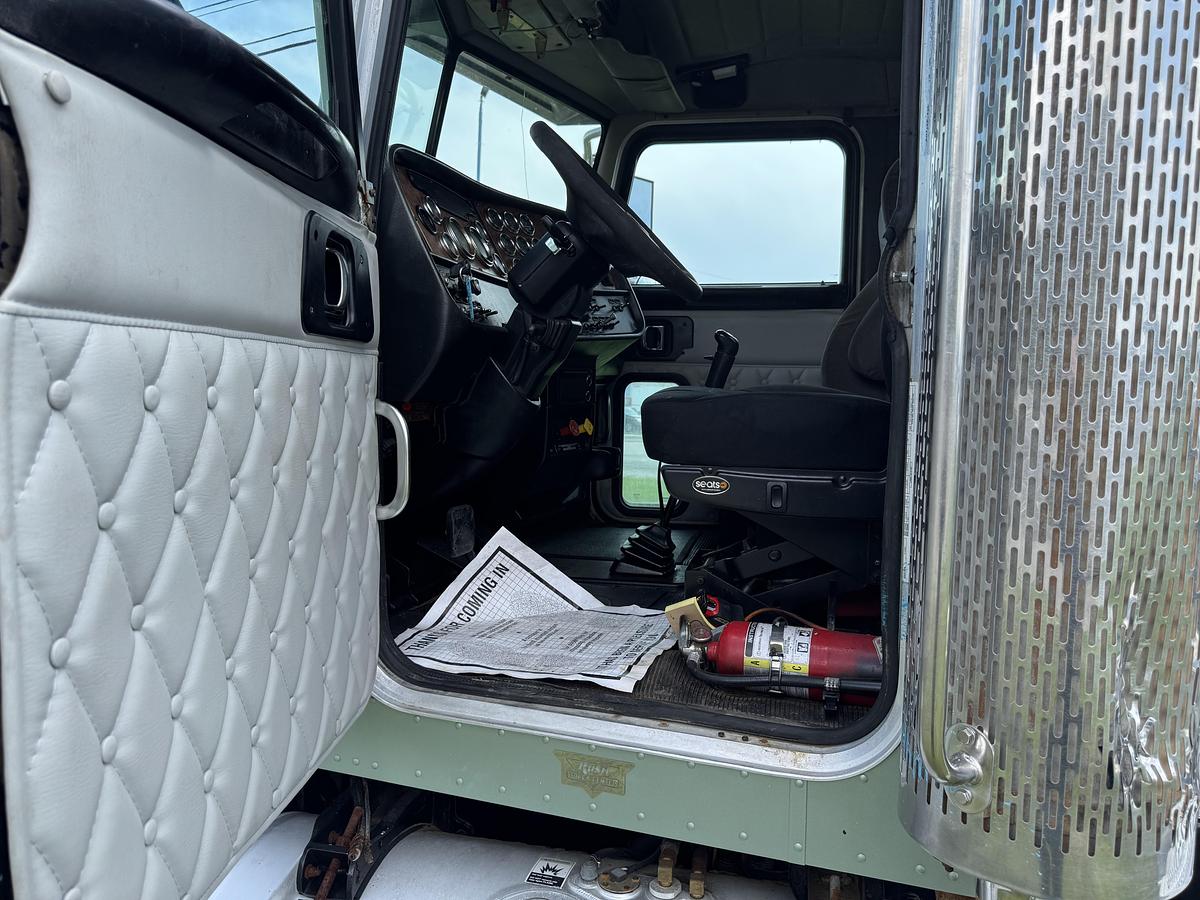 Used 2005 Peterbilt 378