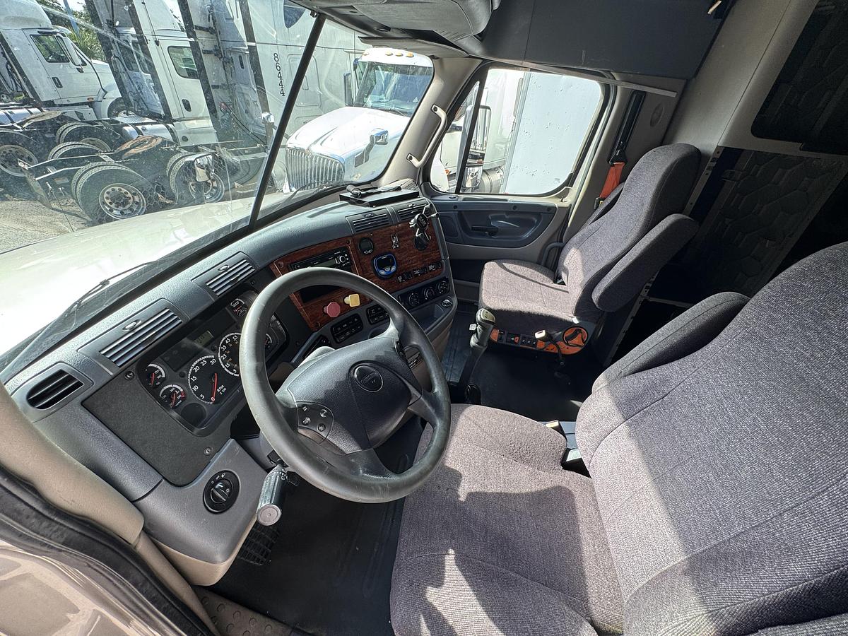 Used 2013 Freightliner CASCADIA
