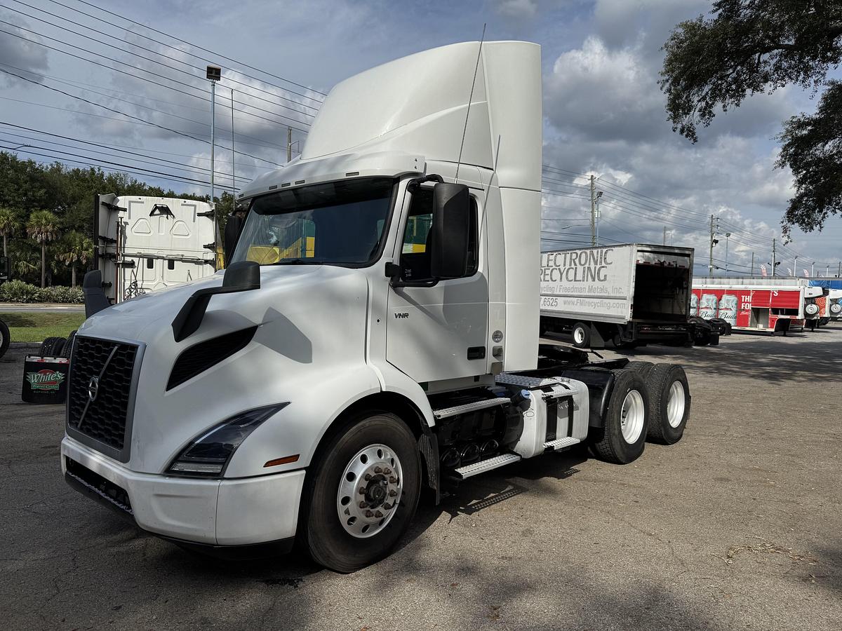 Used 2020 VOLVO VNR